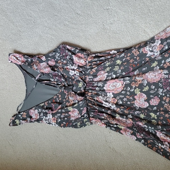 Loft Dark Gray Floral Ruffle Back Sleeveless Dress with Tassel Tie, Size SP - Picture 3 of 5